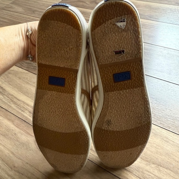 Keds Size 7 | Champion Oxford Stripe Sneakers in Taupe & Cream | Classic Casual - Picture 4 of 6